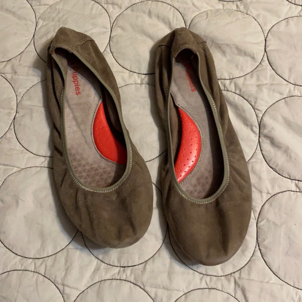 8.5 hush puppies chaste flat